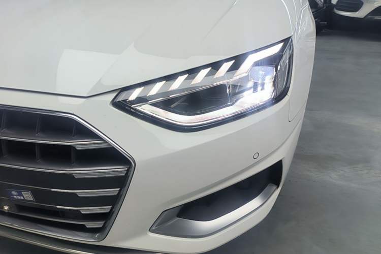 Used Audi A4L 2020 40 TFSI Fashionable and Elegant Model Left Front Headlight