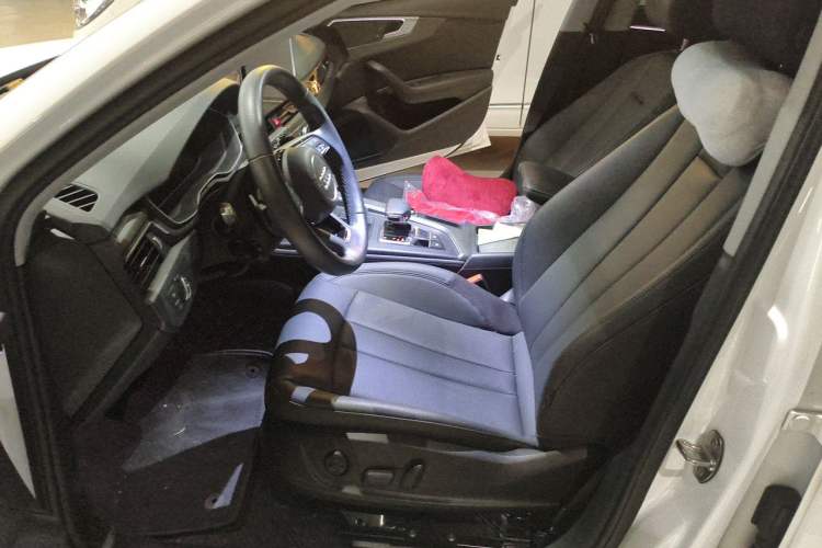 Used Audi A4L 2020 40 TFSI Fashionable and Elegant Model Left Front Seat