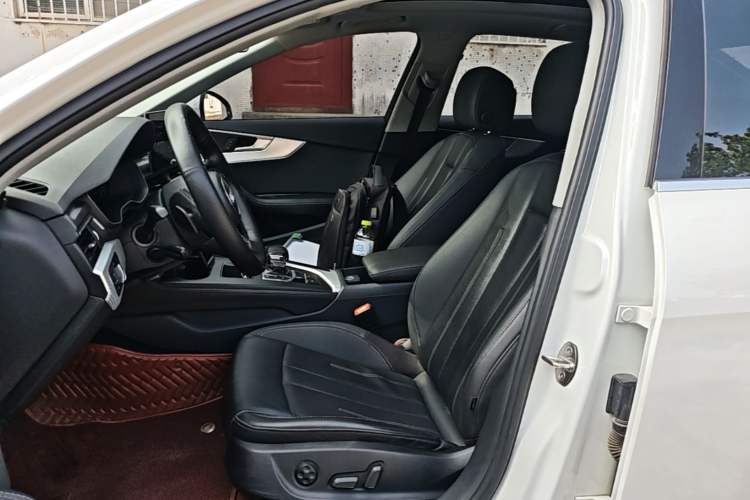Used Audi A4L 2020 40 TFSI Fashionable and Elegant Model Left Front Seat