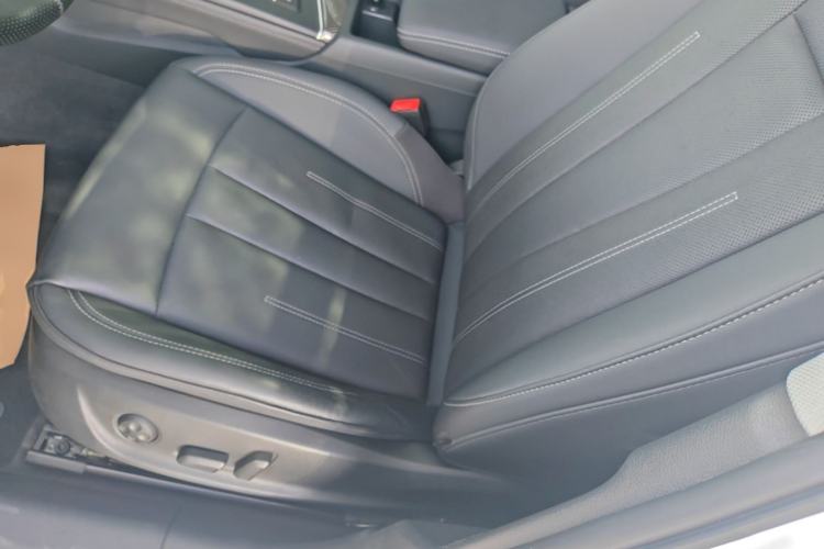 Used Audi A4L 2020 40 TFSI Fashionable and Elegant Model Left Front Seat