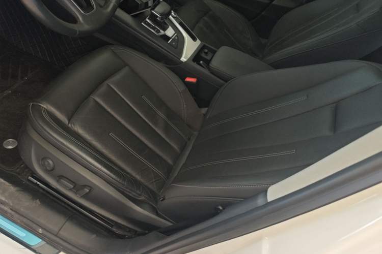 Used Audi A4L 2020 40 TFSI Fashionable and Elegant Model Left Front Seat