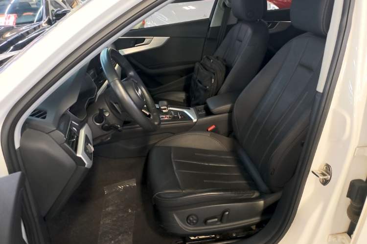 Used Audi A4L 2020 40 TFSI Fashionable and Elegant Model Left Front Seat