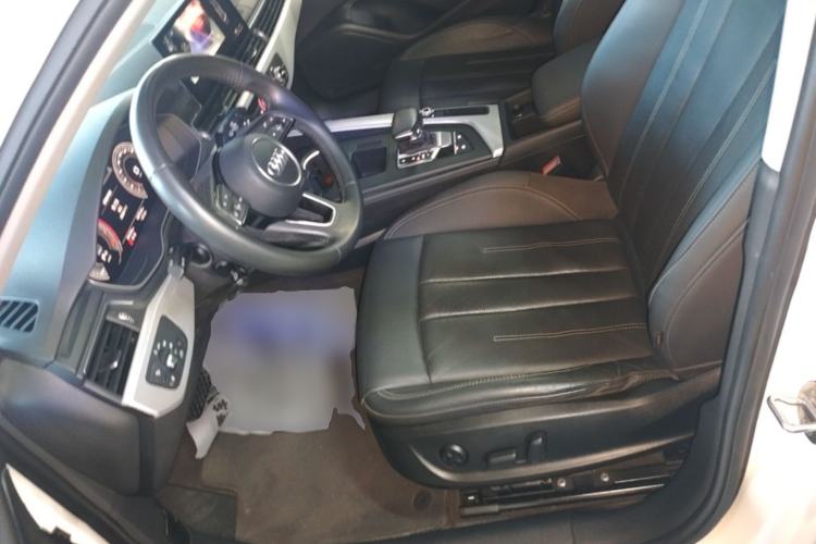 Used Audi A4L 2020 40 TFSI Fashionable and Elegant Model Left Front Seat