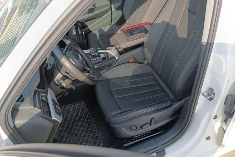 Used Audi A4L 2020 40 TFSI Fashionable and Elegant Model Left Front Seat