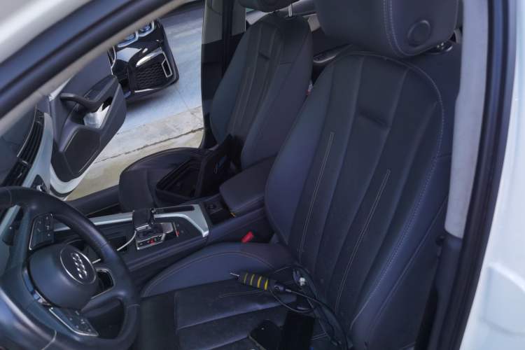 Used Audi A4L 2020 40 TFSI Fashionable and Elegant Model Left Front Seat