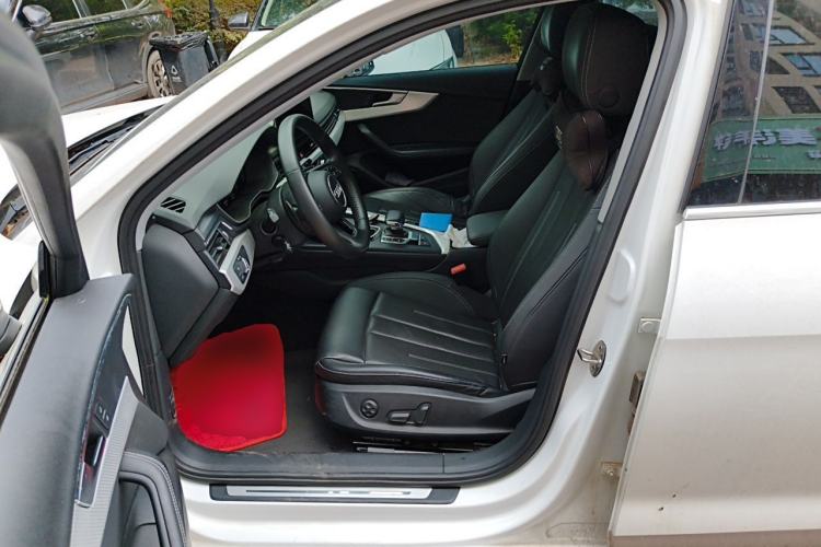 Used Audi A4L 2020 40 TFSI Fashionable and Elegant Model Left Front Seat