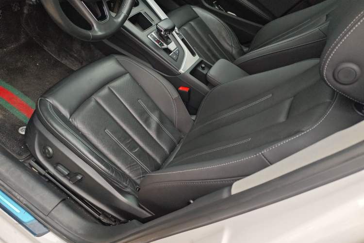 Used Audi A4L 2020 40 TFSI Fashionable and Elegant Model Left Front Seat
