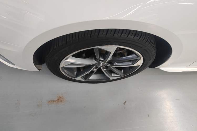 Used Audi A4L 2020 40 TFSI Fashion Dynamic Model Left Front Wheel Hub