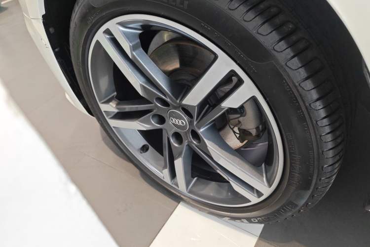 Used Audi A4L 2020 40 TFSI quattro Luxury Dynamic Model Left Front Wheel Hub