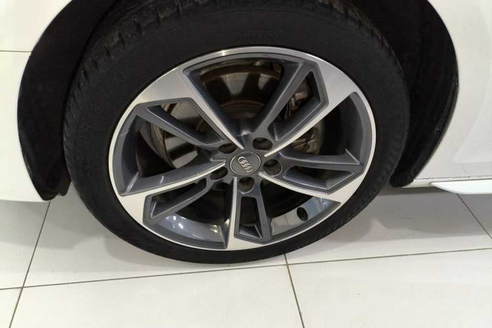Used Audi A4L 2020 40 TFSI Fashionable and Elegant Model Left Front Wheel Hub