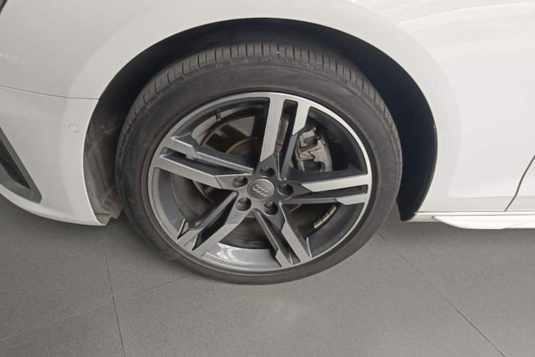 Used Audi A4L 2020 40 TFSI Luxury Dynamic Model Left Front Wheel Hub
