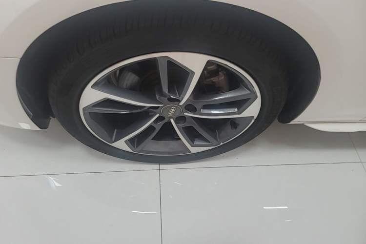 Used Audi A4L 2020 40 TFSI Fashion Dynamic Model Left Front Wheel Hub