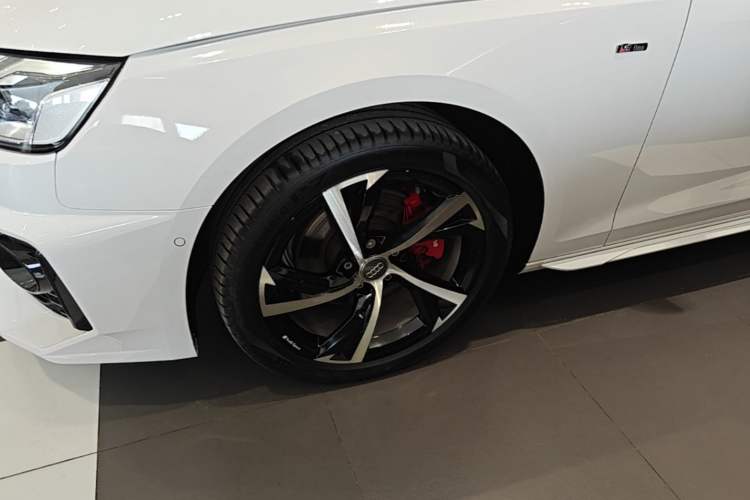 Used Audi A4L 2020 40 TFSI Luxury Prestige Edition Left Front Wheel Hub