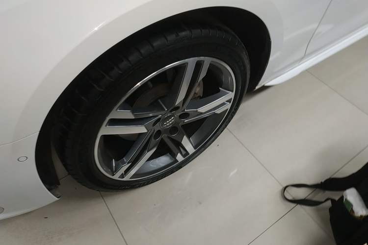 Used Audi A4L 2020 40 TFSI quattro Luxury Dynamic Model Left Front Wheel Hub
