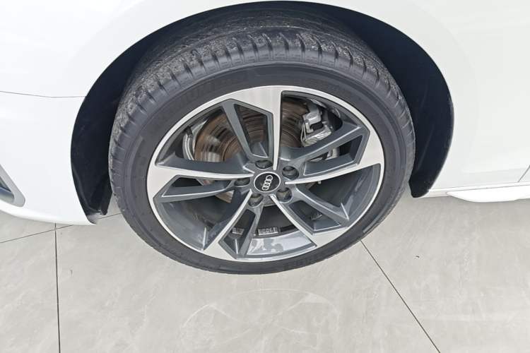 Used Audi A4L 2020 40 TFSI Luxury Dynamic Model Left Front Wheel Hub