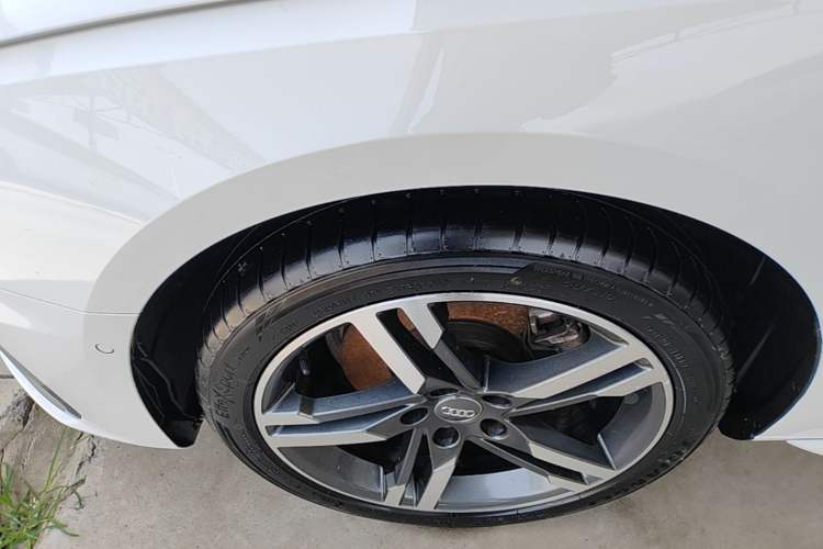Used Audi A4L 2020 40 TFSI Luxury Dynamic Model Left Front Wheel Hub
