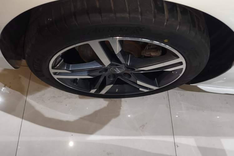 Used Audi A4L 2020 40 TFSI Fashion Dynamic Model Left Front Wheel Hub