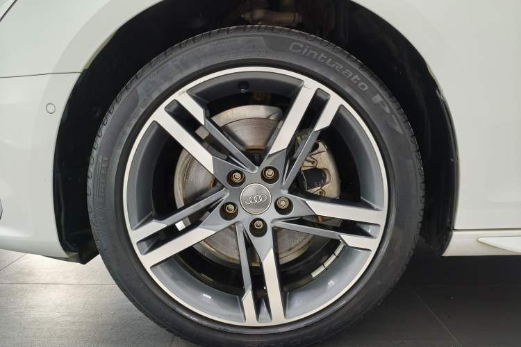 Used Audi A4L 2020 40 TFSI Luxury Dynamic Model Left Front Wheel Hub