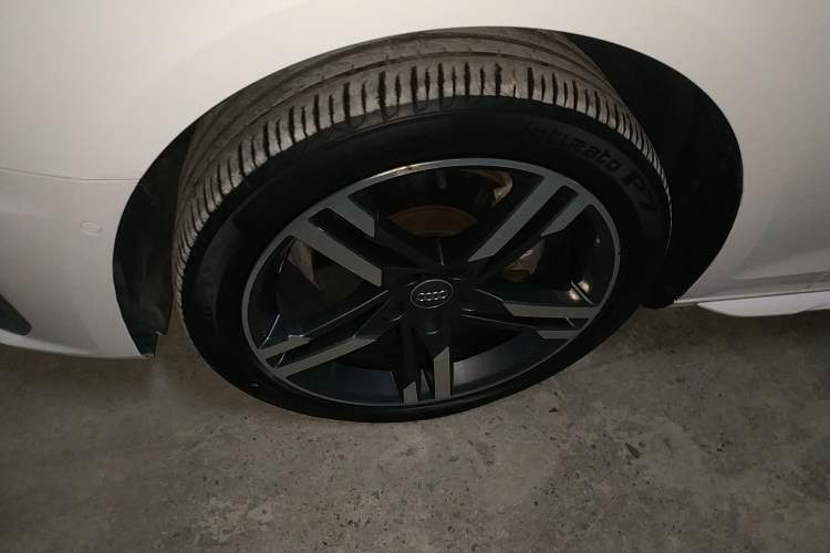 Used Audi A4L 2020 40 TFSI Luxury Dynamic Model Left Front Wheel Hub