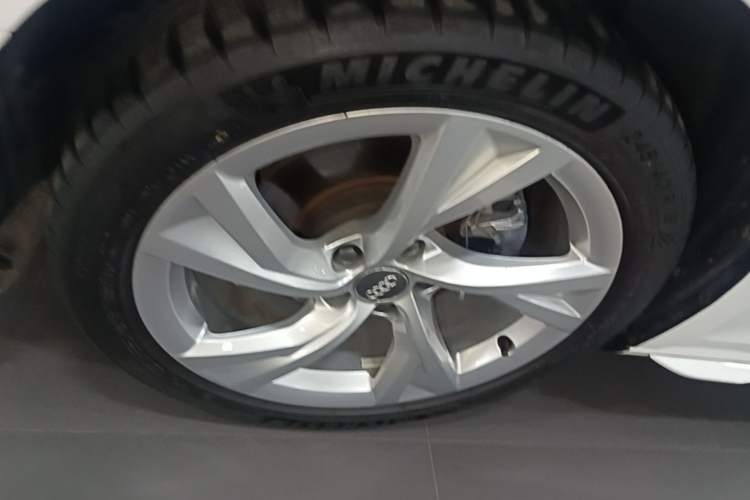 Used Audi A4L 2020 40 TFSI Luxury Prestige Edition Left Front Wheel Hub