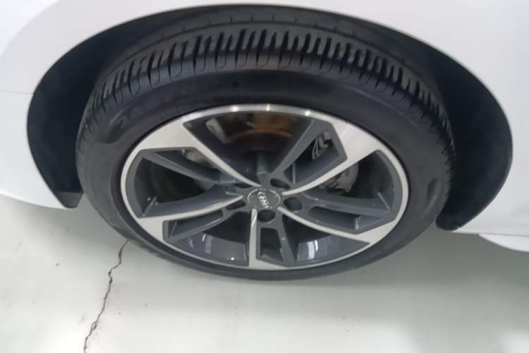 Used Audi A4L 2020 40 TFSI Fashion Dynamic Model Left Front Wheel Hub