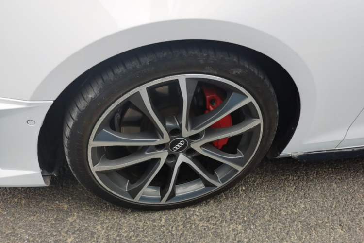 Used Audi A4L 2020 45 TFSI quattro Prestige Dynamic Edition Left Front Wheel Hub