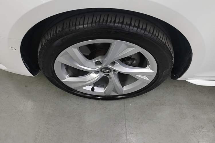 Used Audi A4L 2020 40 TFSI Luxury Prestige Edition Left Front Wheel Hub