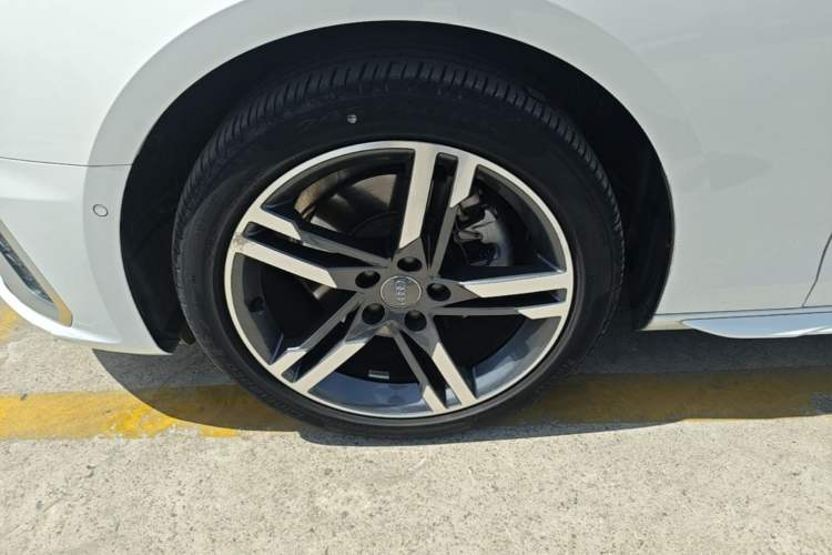 Used Audi A4L 2020 40 TFSI Luxury Dynamic Model Left Front Wheel Hub