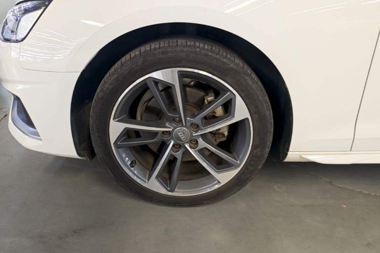 Used Audi A4L 2020 40 TFSI Fashionable and Elegant Model Left Front Wheel Hub