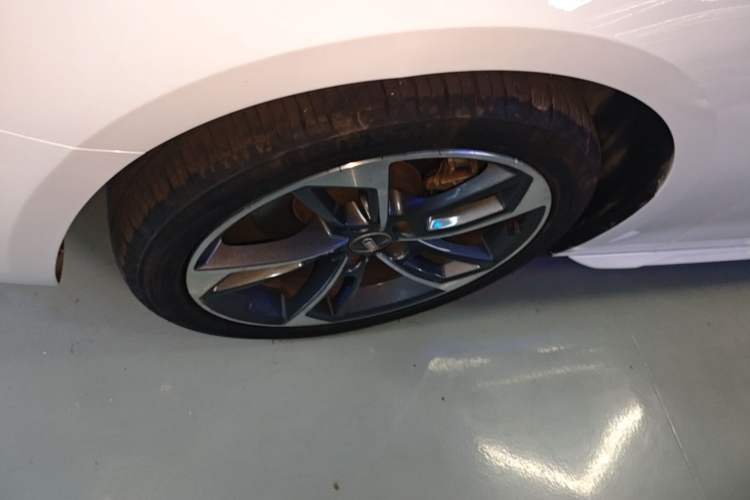 Used Audi A4L 2020 40 TFSI Fashionable and Elegant Model Left Front Wheel Hub