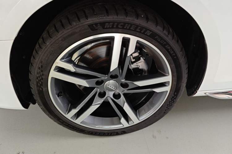 Used Audi A4L 2020 40 TFSI Fashion Dynamic Model Left Front Wheel Hub