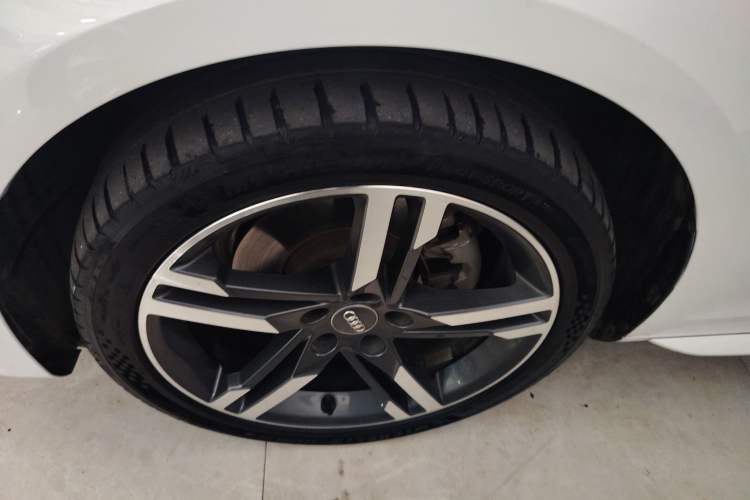 Used Audi A4L 2020 40 TFSI quattro Luxury Dynamic Model Left Front Wheel Hub