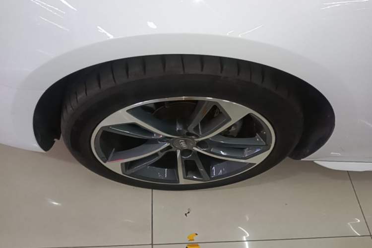 Used Audi A4L 2020 40 TFSI Fashionable and Elegant Model Left Front Wheel Hub