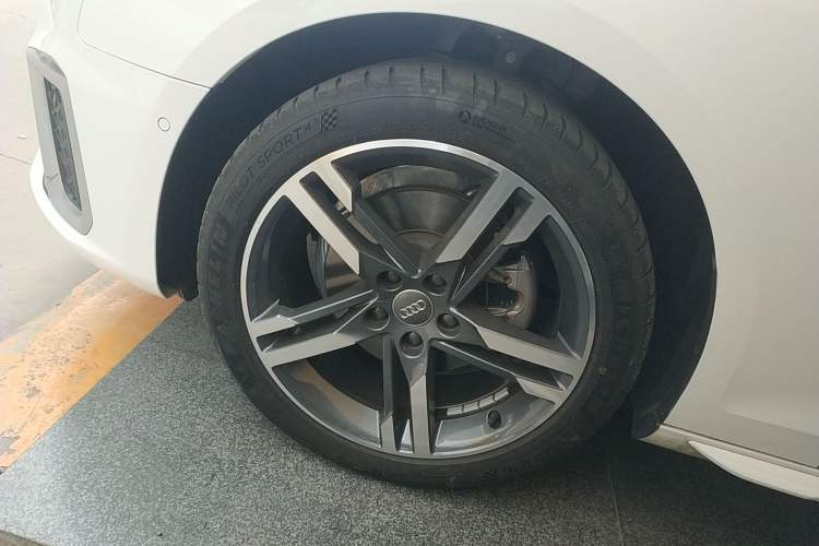 Used Audi A4L 2020 40 TFSI quattro Luxury Dynamic Model Left Front Wheel Hub