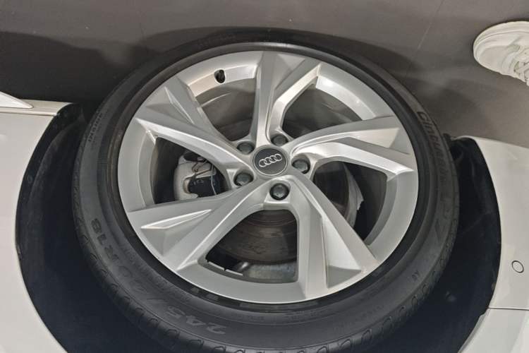 Used Audi A4L 2020 40 TFSI Luxury Prestige Edition Left Front Wheel Hub