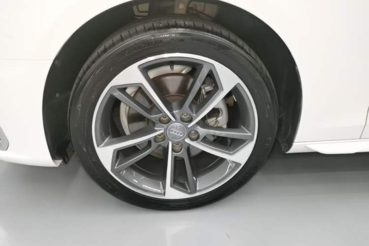 Used Audi A4L 2020 40 TFSI Fashion Dynamic Model Left Front Wheel Hub