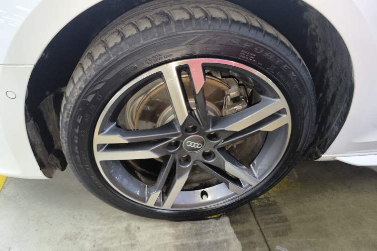 Used Audi A4L 2020 40 TFSI quattro Luxury Dynamic Model Left Front Wheel Hub