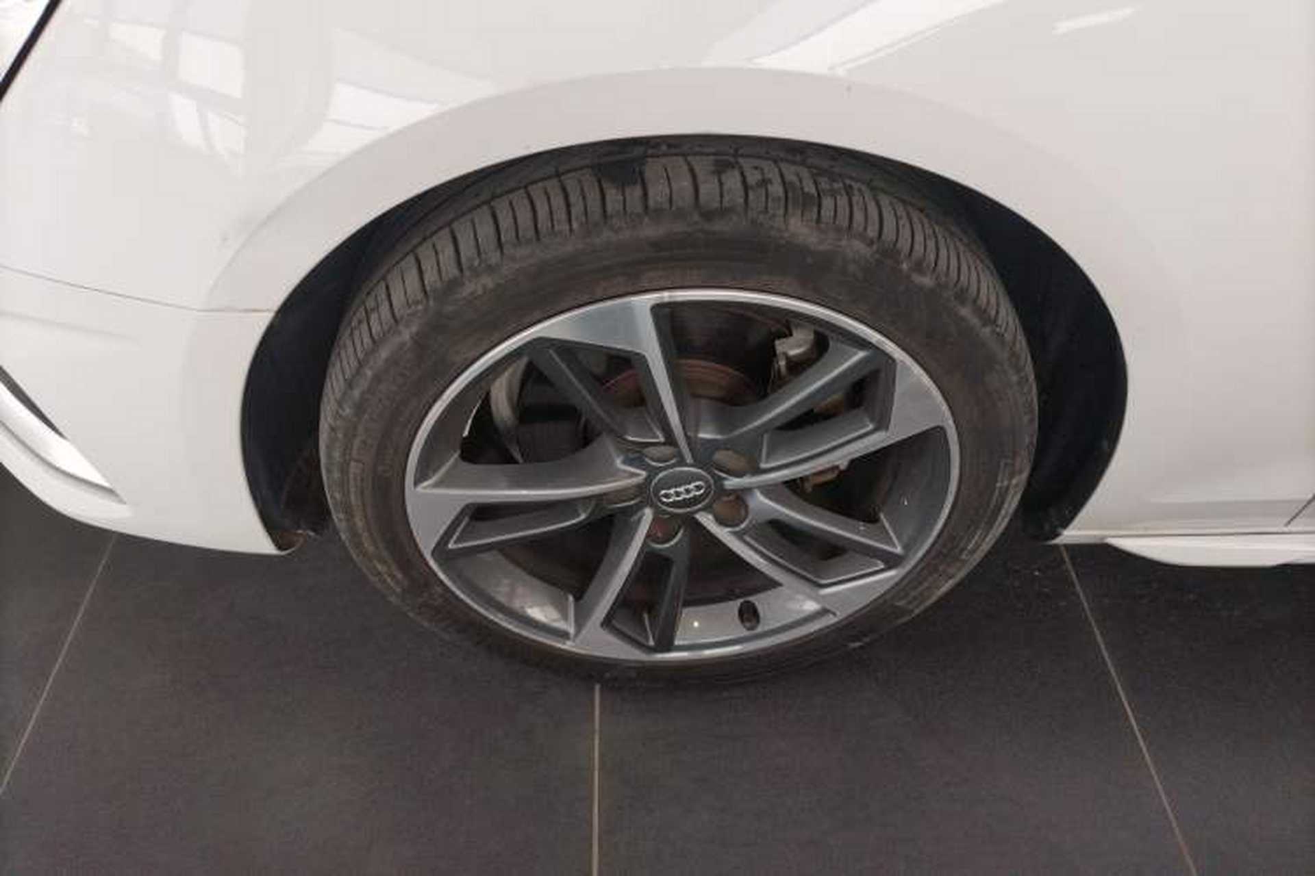 Used Audi A4L 2020 40 TFSI Fashionable and Elegant Model Left Front Wheel Hub