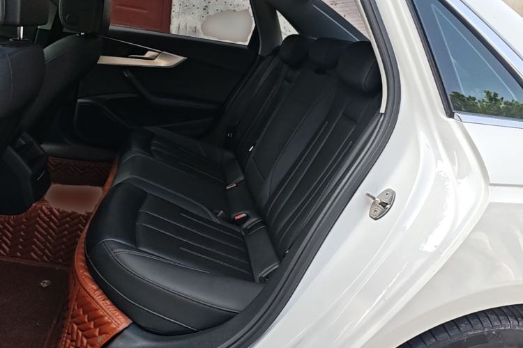 Used Audi A4L 2020 40 TFSI Fashionable and Elegant Model Left Rear Seat