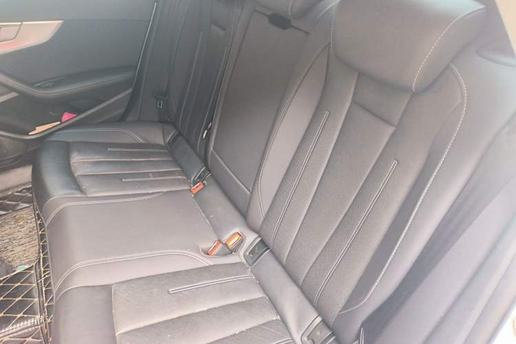 Used Audi A4L 2020 40 TFSI Fashionable and Elegant Model Left Rear Seat