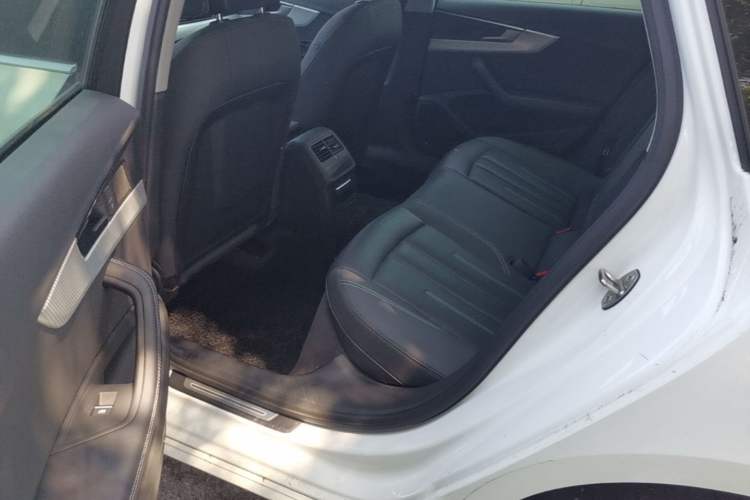 Used Audi A4L 2020 40 TFSI Fashionable and Elegant Model Left Rear Seat