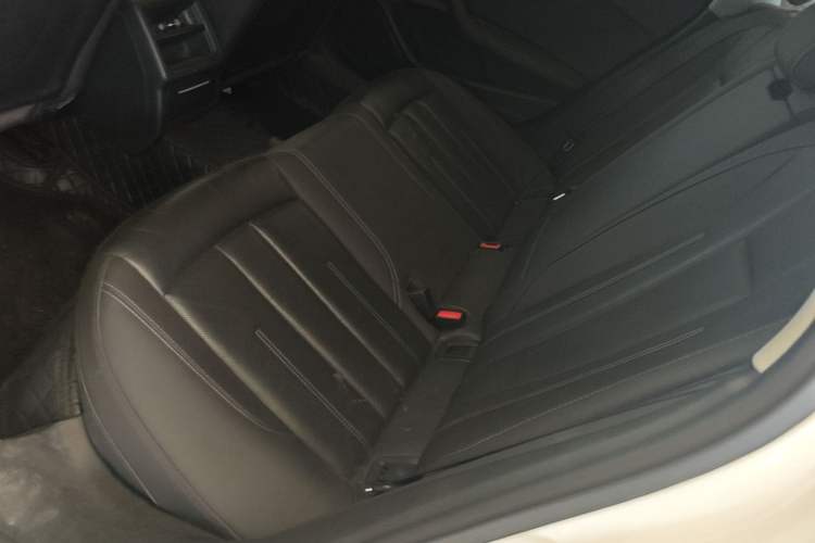 Used Audi A4L 2020 40 TFSI Fashionable and Elegant Model Left Rear Seat