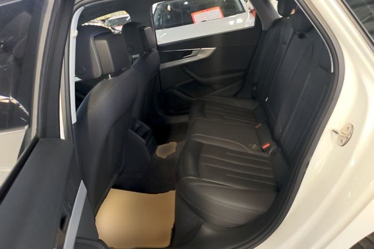 Used Audi A4L 2020 40 TFSI Fashionable and Elegant Model Left Rear Seat