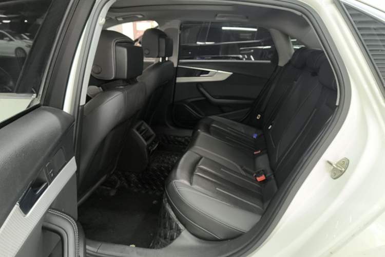 Used Audi A4L 2020 40 TFSI Fashionable and Elegant Model Left Rear Seat
