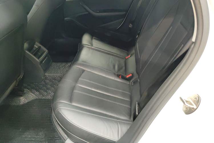 Used Audi A4L 2020 40 TFSI Fashionable and Elegant Model Left Rear Seat