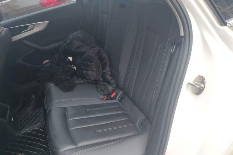 Used Audi A4L 2020 40 TFSI Fashionable and Elegant Model Left Rear Seat