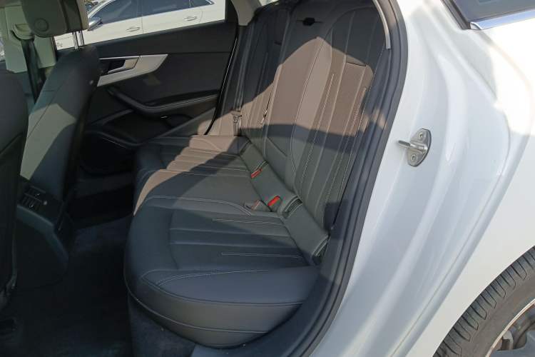 Used Audi A4L 2020 40 TFSI Fashionable and Elegant Model Left Rear Seat