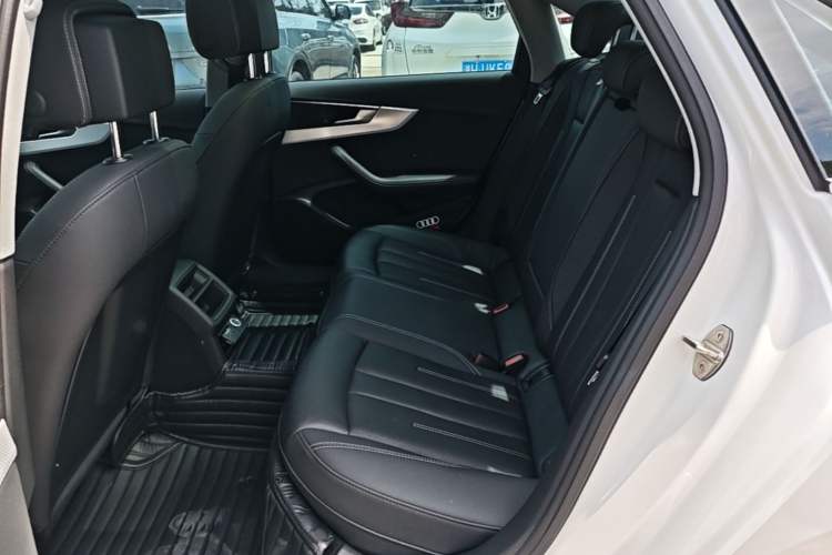 Used Audi A4L 2020 40 TFSI Fashionable and Elegant Model Left Rear Seat