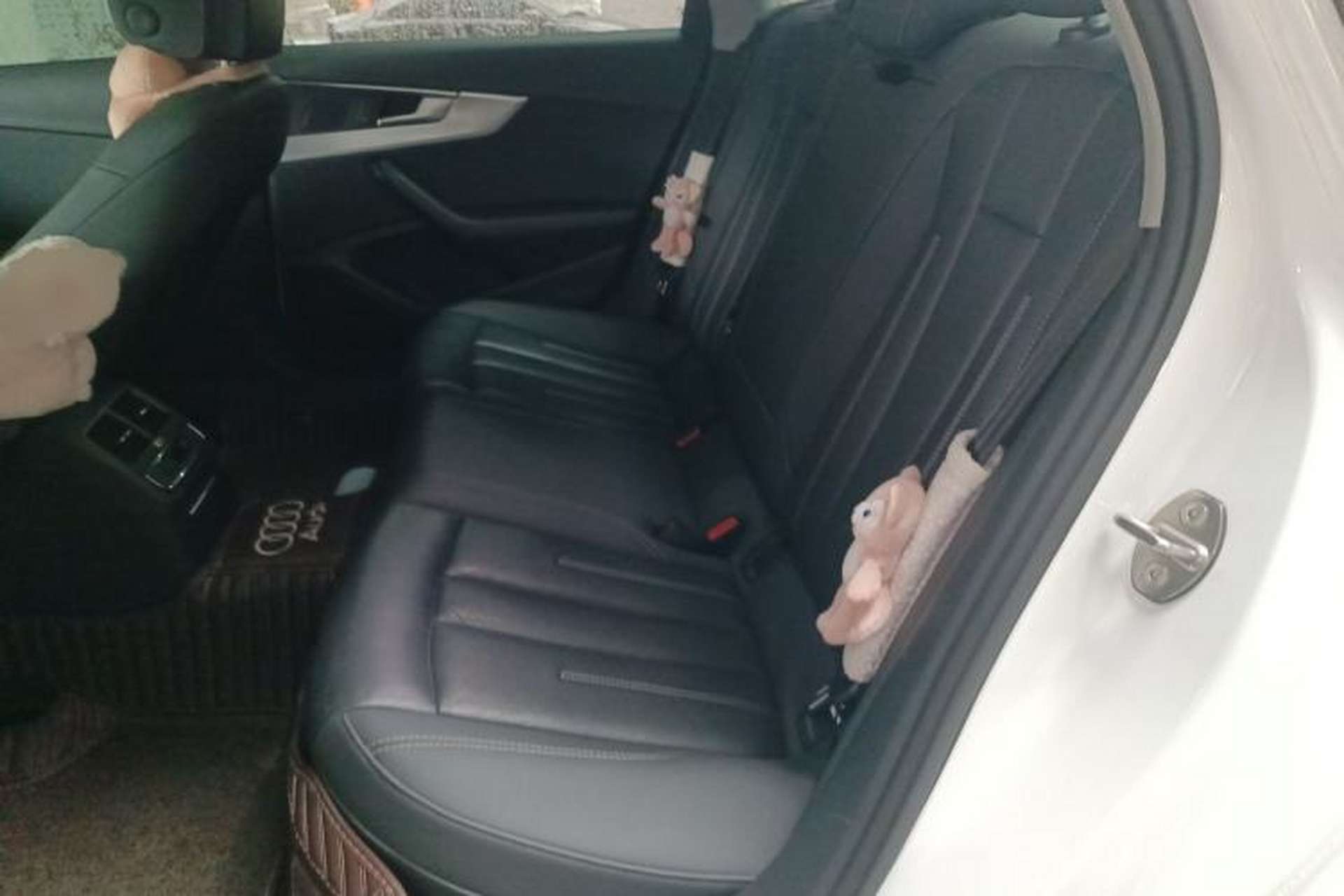 Used Audi A4L 2020 40 TFSI Fashionable and Elegant Model Left Rear Seat