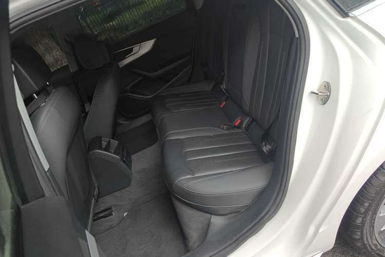 Used Audi A4L 2020 40 TFSI Fashionable and Elegant Model Left Rear Seat
